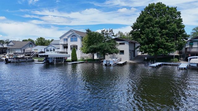 230 Duryeas Point, Michigan Center, MI 49254