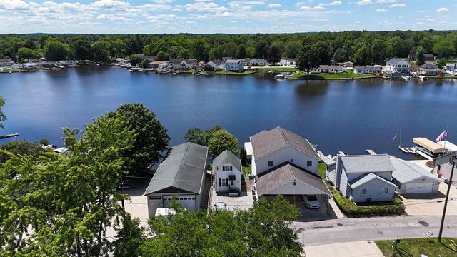 230 Duryeas Point, Michigan Center, MI 49254