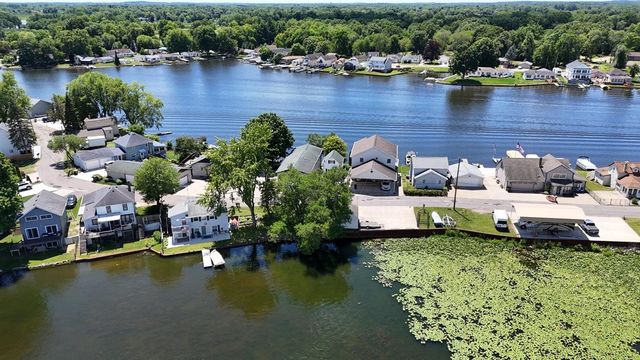 230 Duryeas Point, Michigan Center, MI 49254