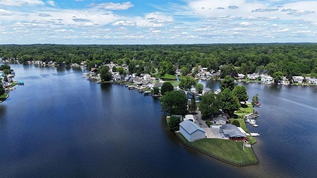 230 Duryeas Point, Michigan Center, MI 49254