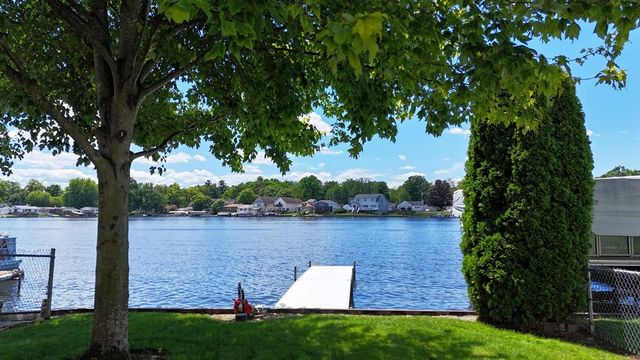 230 Duryeas Point, Michigan Center, MI 49254