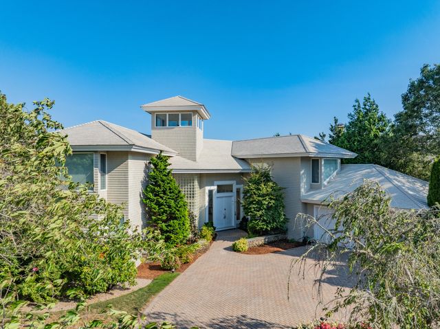 40 Triton Way, Mashpee, MA 02649