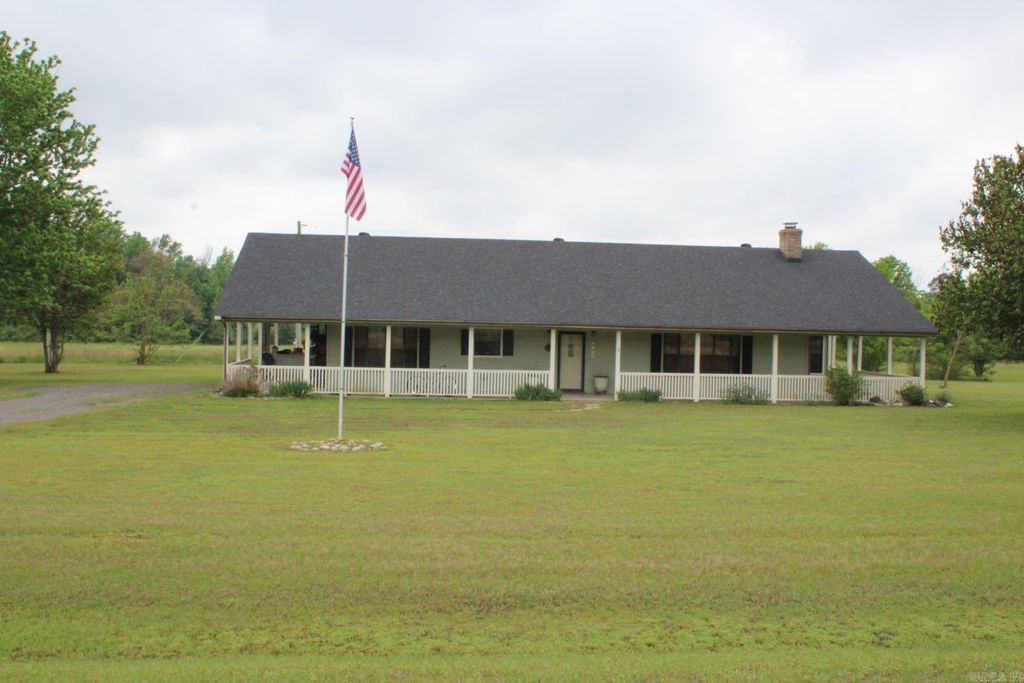 442 Blue Bayou Road, Nashville, AR 71852