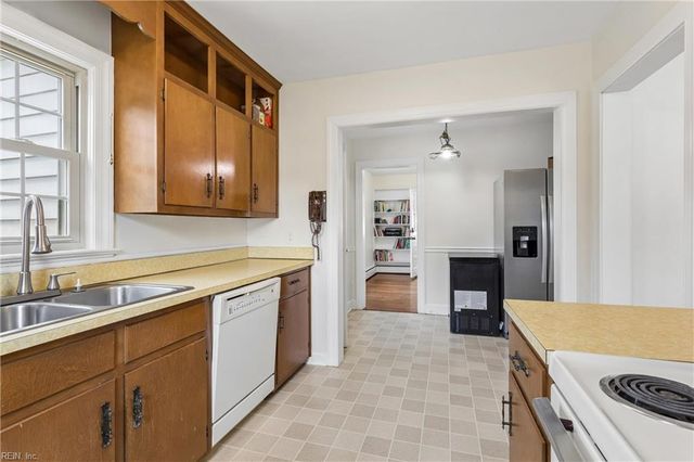 4037 Catesby Jones DR, Hampton, VA 23669