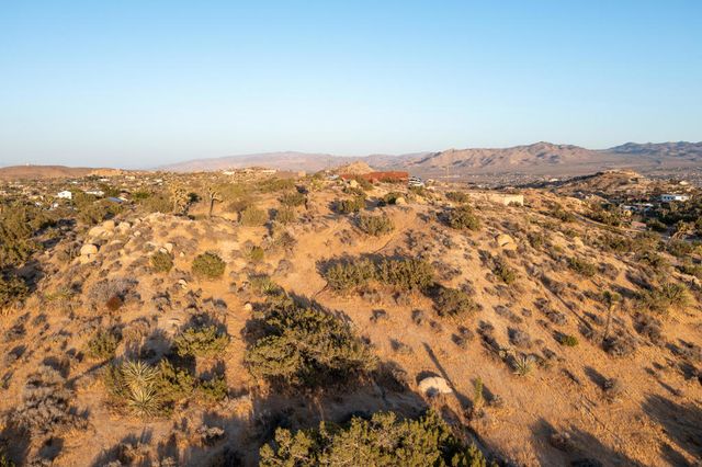 56765 Sable Court, Yucca Valley, CA 92284