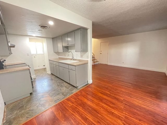 4929 N Winery Avenue, Fresno, CA 93726