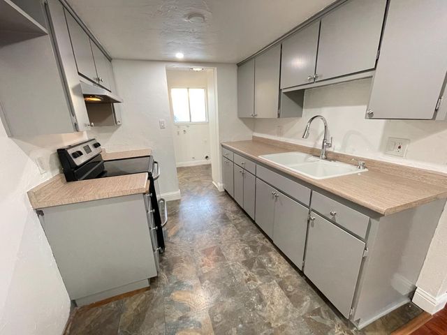 4929 N Winery Avenue, Fresno, CA 93726