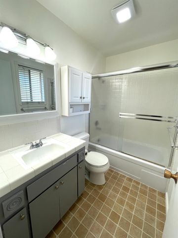 4929 N Winery Avenue, Fresno, CA 93726