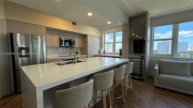 20000 E Country Club Drive 1016, Aventura, FL 33180