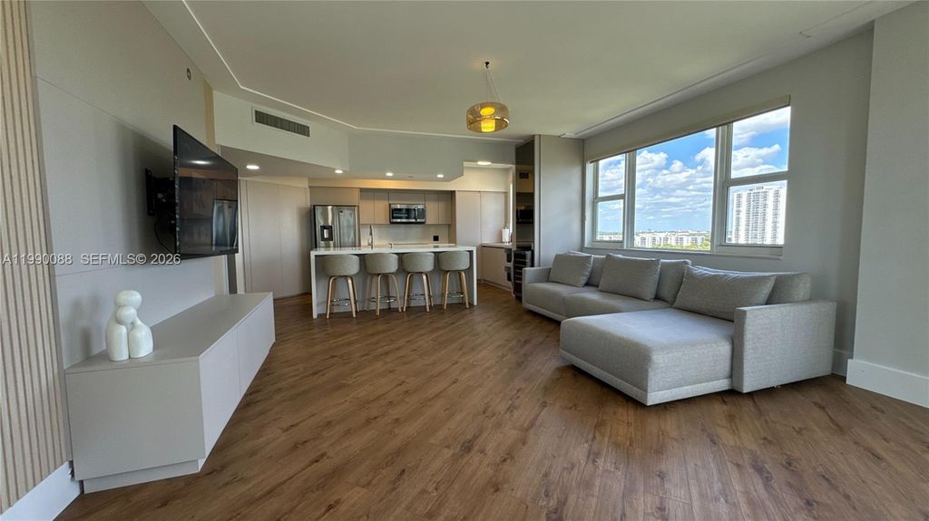20000 E Country Club Drive 1016, Aventura, FL 33180