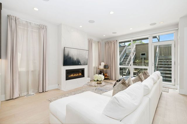 1848 N California Avenue 1, Chicago, IL 60647