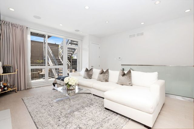 1848 N California Avenue 1, Chicago, IL 60647