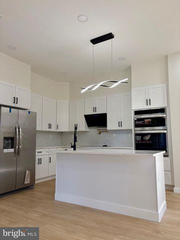 865 W LANCASTER AVE, Bryn Mawr, PA 19010