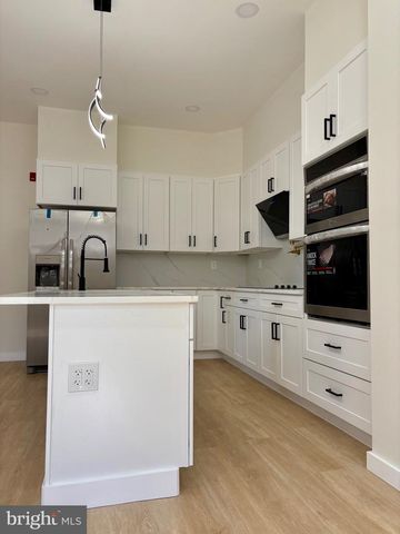 865 W LANCASTER AVE, Bryn Mawr, PA 19010