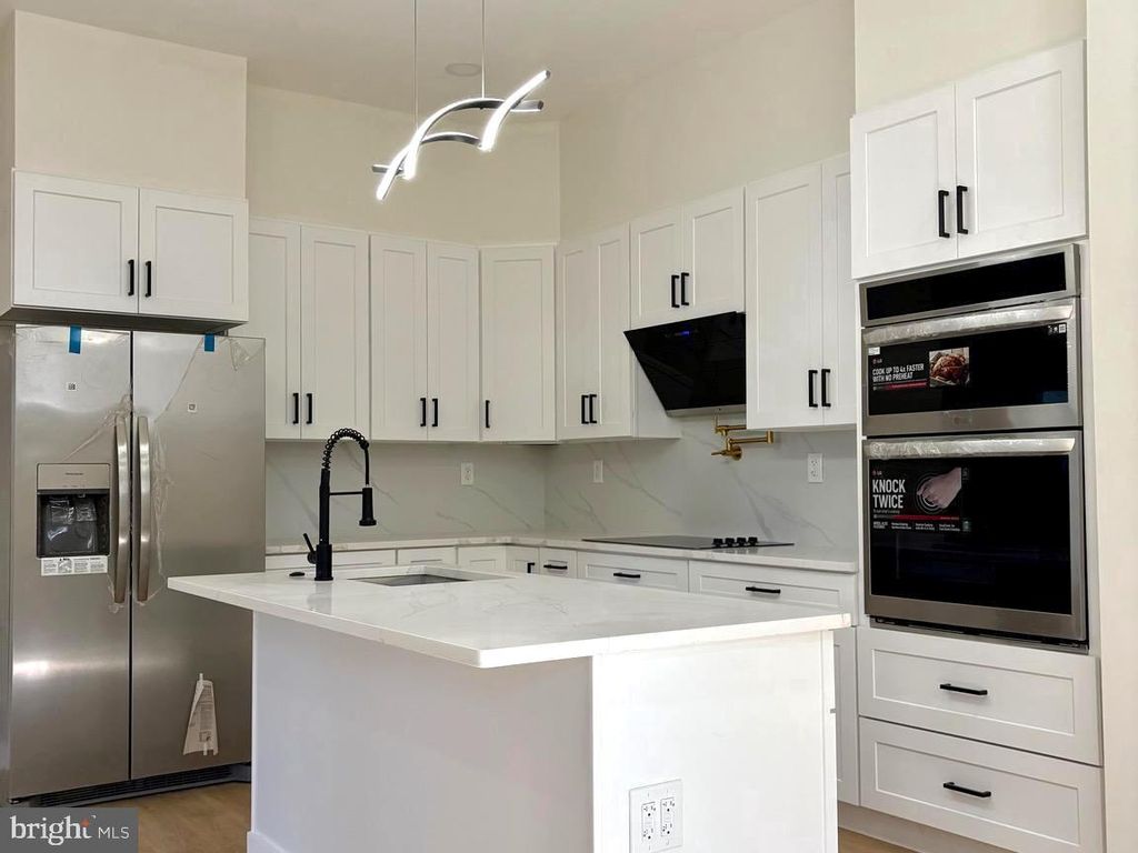 865 W LANCASTER AVE, Bryn Mawr, PA 19010