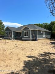 305 Pine Knoll Circle, Pine Knoll Shores, NC 28512