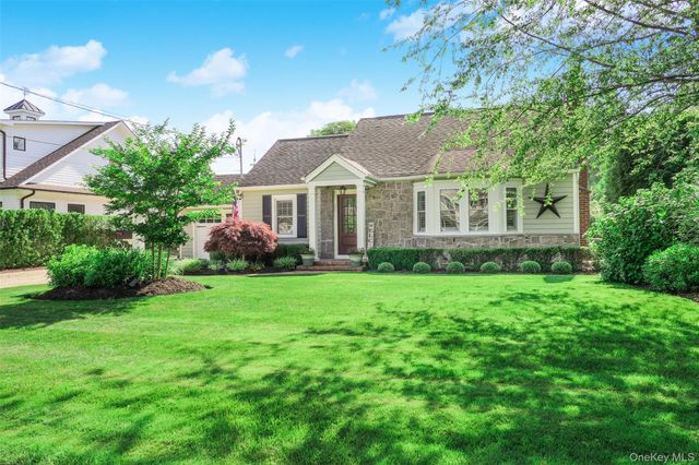 7 Country Club Road, Bellport Village, NY 11713
