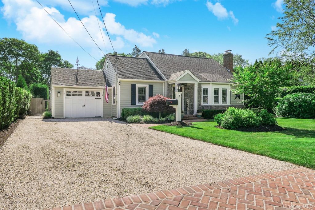 7 Country Club Road, Bellport Village, NY 11713