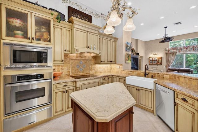 1083 SW 156th Ter, Pembroke Pines, FL 33027