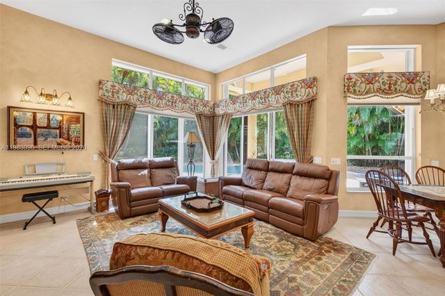 1083 SW 156th Ter, Pembroke Pines, FL 33027