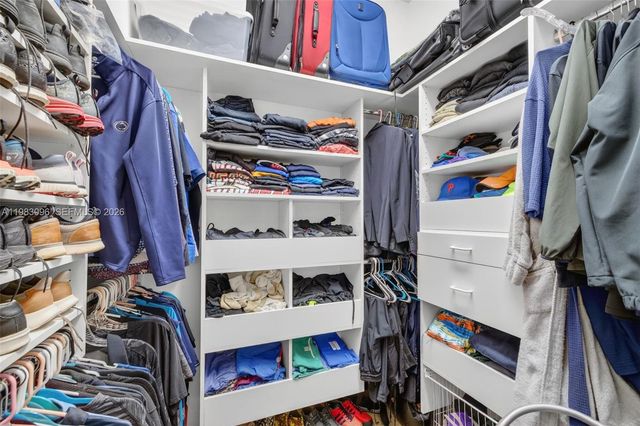 1083 SW 156th Ter, Pembroke Pines, FL 33027