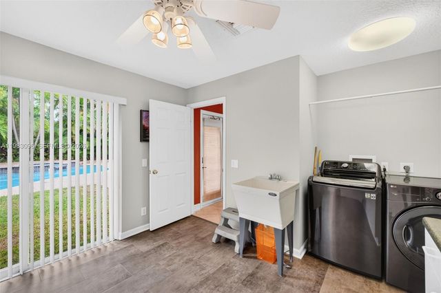 1083 SW 156th Ter, Pembroke Pines, FL 33027