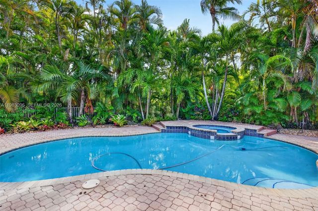 1083 SW 156th Ter, Pembroke Pines, FL 33027