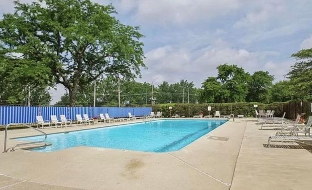 6833 N Kedzie Avenue 1009, Chicago, IL 60645