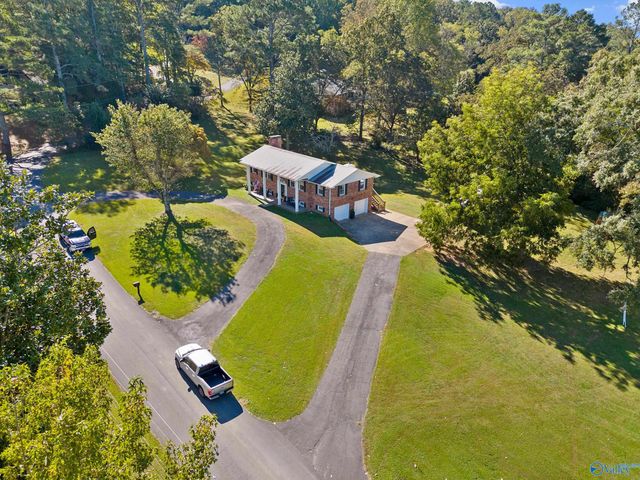 302 Picadilly Drive, Scottsboro, AL 35768