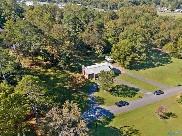 302 Picadilly Drive, Scottsboro, AL 35768