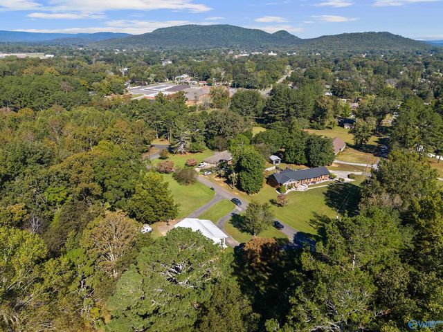 302 Picadilly Drive, Scottsboro, AL 35768