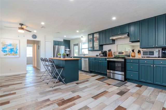 1528 W RIVER SHORE WAY, Tampa, FL 33603