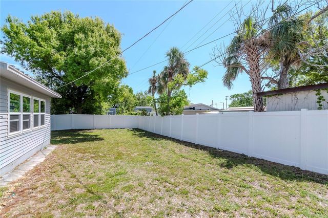 1528 W RIVER SHORE WAY, Tampa, FL 33603