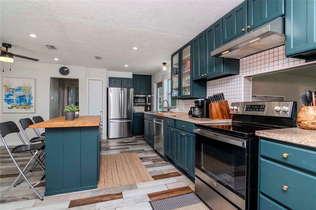 1528 W RIVER SHORE WAY, Tampa, FL 33603