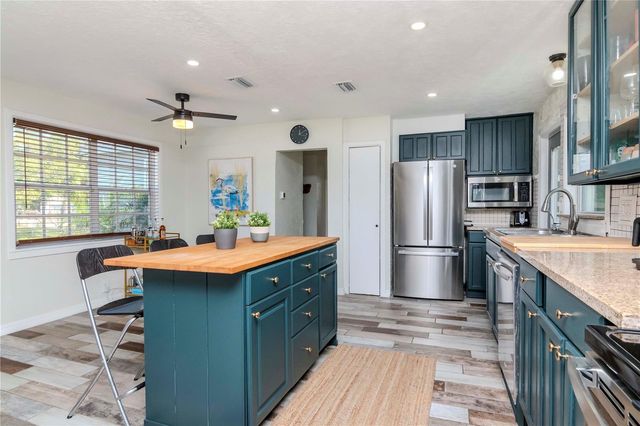 1528 W RIVER SHORE WAY, Tampa, FL 33603