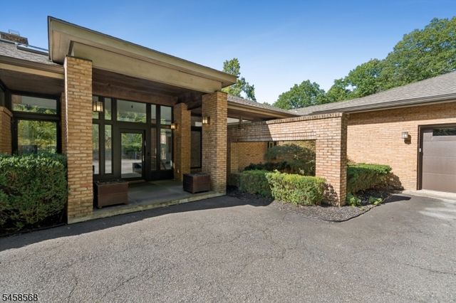 12 Thackery Ln, Mendham Twp., NJ 07945