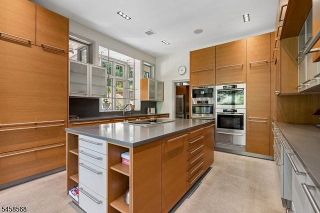 12 Thackery Ln, Mendham Twp., NJ 07945