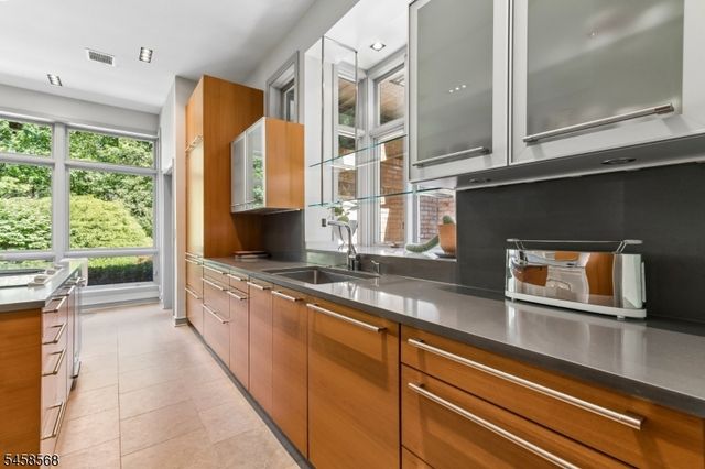 12 Thackery Ln, Mendham Twp., NJ 07945