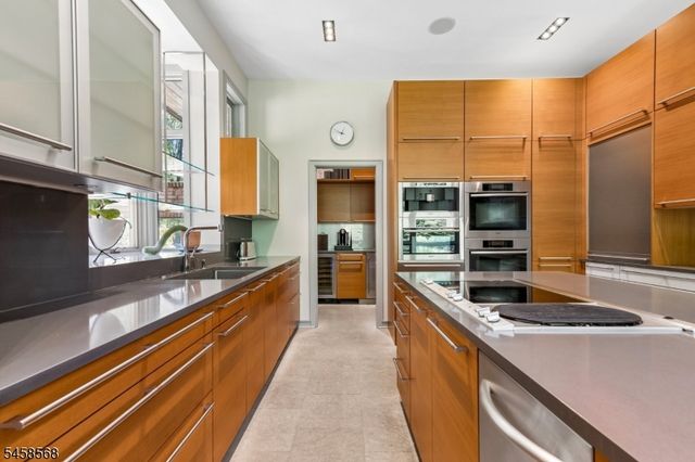 12 Thackery Ln, Mendham Twp., NJ 07945