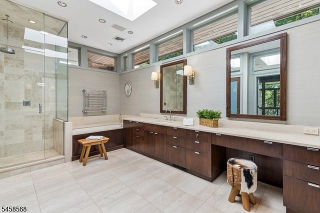 12 Thackery Ln, Mendham Twp., NJ 07945