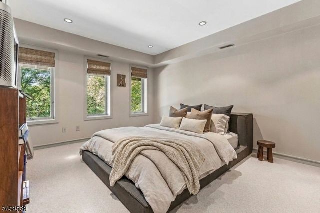 12 Thackery Ln, Mendham Twp., NJ 07945