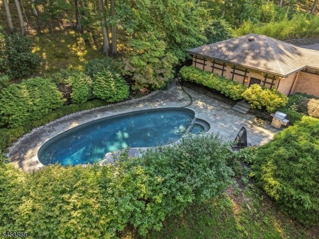 12 Thackery Ln, Mendham Twp., NJ 07945