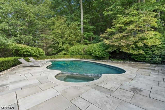 12 Thackery Ln, Mendham Twp., NJ 07945