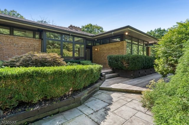 12 Thackery Ln, Mendham Twp., NJ 07945