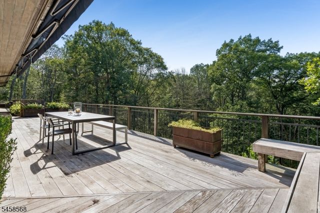12 Thackery Ln, Mendham Twp., NJ 07945