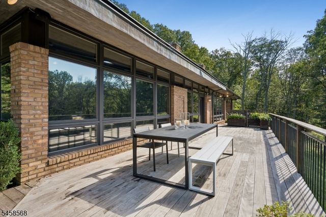 12 Thackery Ln, Mendham Twp., NJ 07945