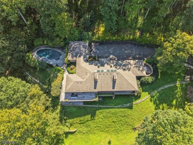12 Thackery Ln, Mendham Twp., NJ 07945