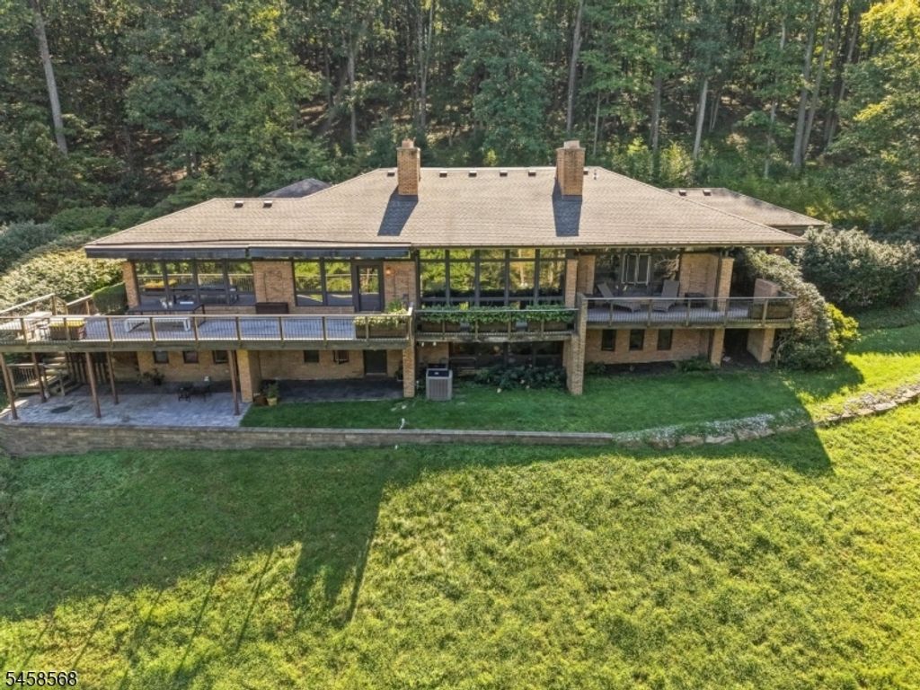 12 Thackery Ln, Mendham Twp., NJ 07945