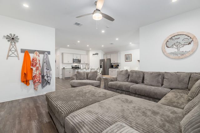 933 Neches Lane, Dayton, TX 77535