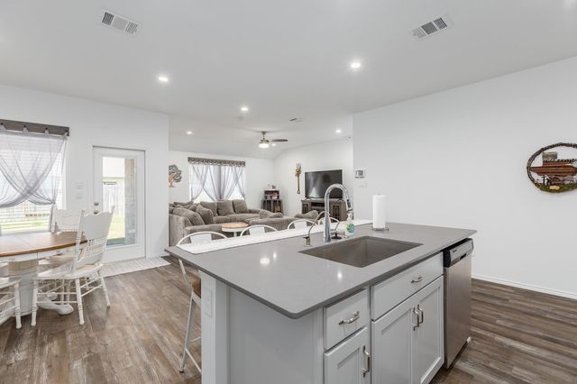 933 Neches Lane, Dayton, TX 77535